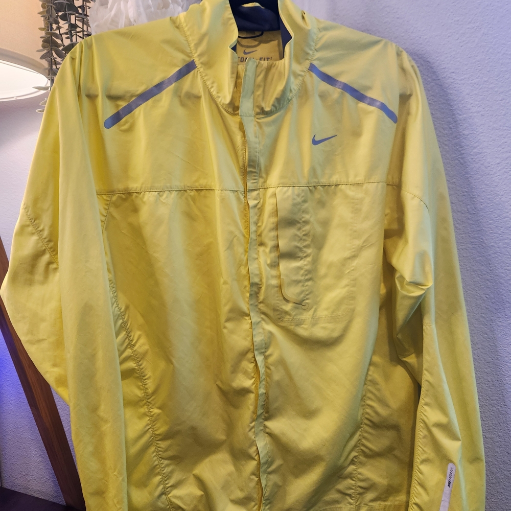 Nike Men's Vibrant Yellow Windbreaker